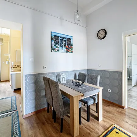 Apartment Relaxing Feeling In Nice Area Budapest