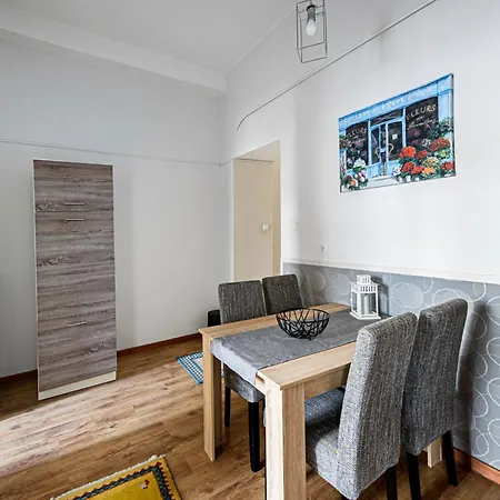Relaxing Feeling In Nice Area Apartment *