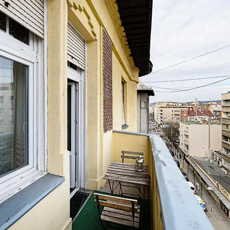 Relaxing Feeling In Nice Area Apartment *
