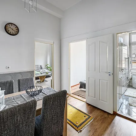 Relaxing Feeling In Area Apartment Budapest