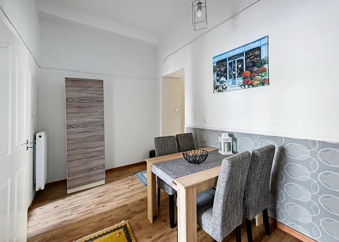 Relaxing Feeling In Area Apartment *