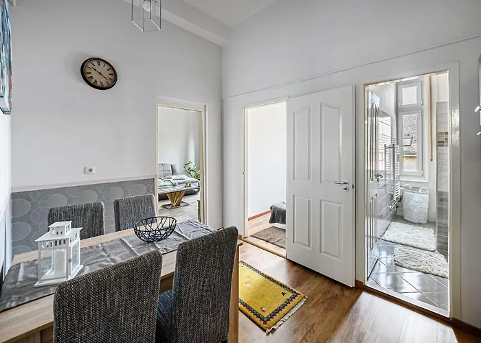 Relaxing Feeling In Area Apartment Budapest
